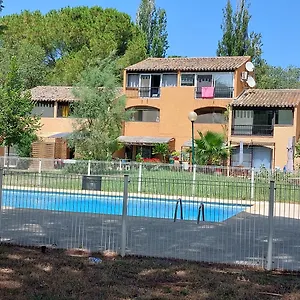 Aux Abords Du Lac Arles