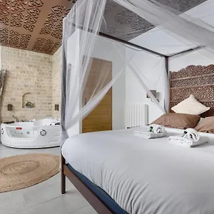 https://mykeypers-lovely-studio-with-jacuzzi.fr-paris.fr